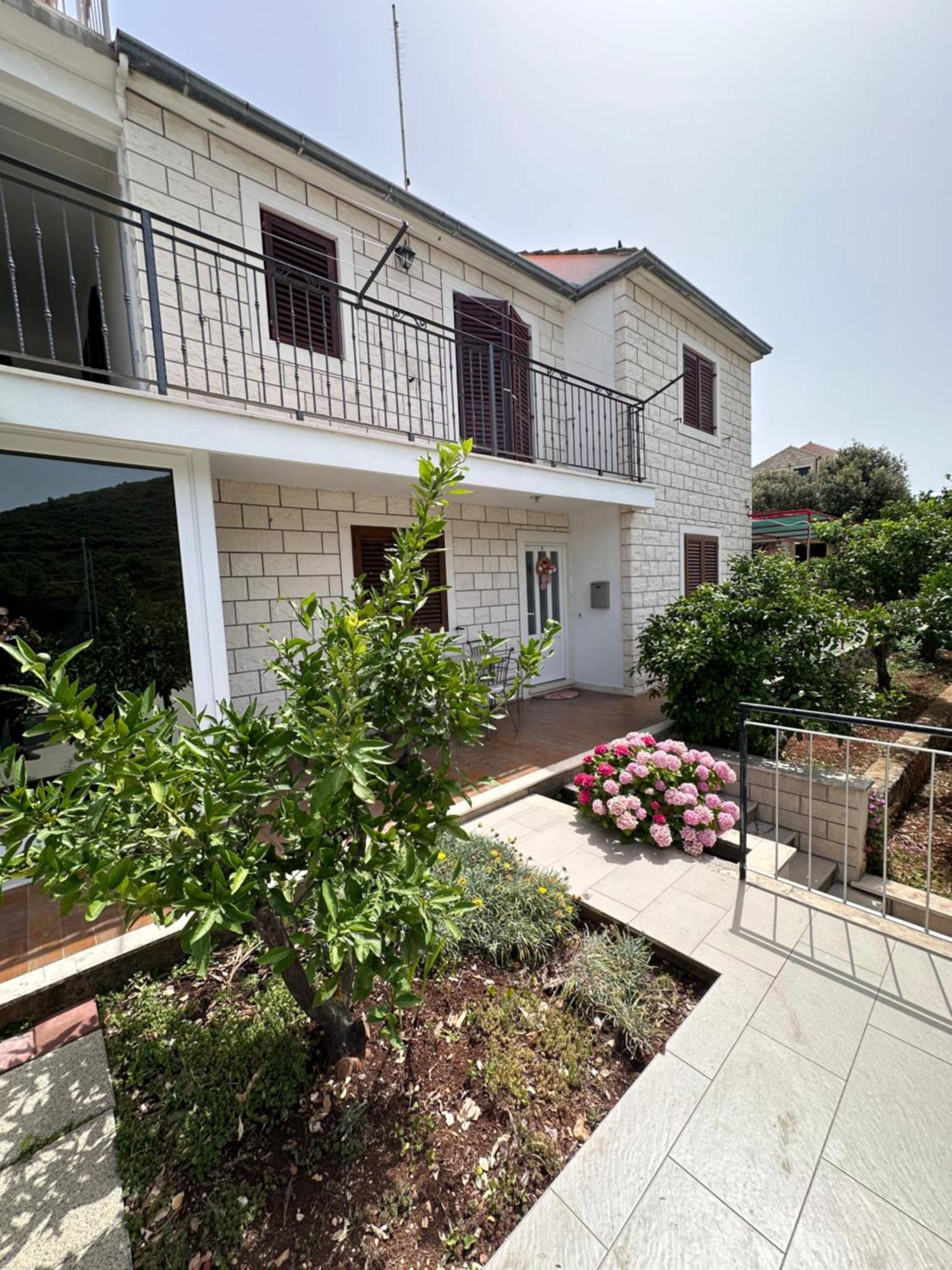 Villa Castello Zrnovo Zewnętrze zdjęcie